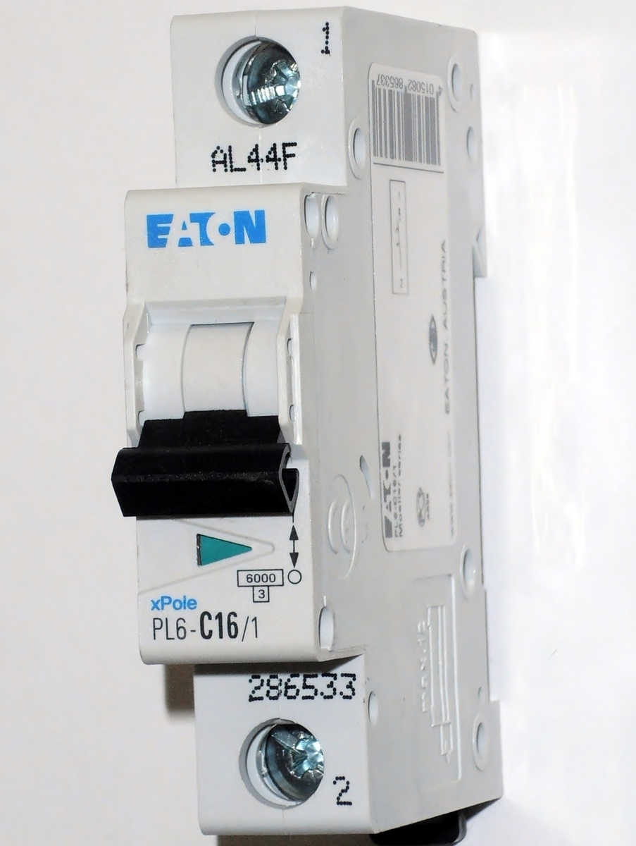 Автоматический выключатель c 16. Pl6-c16/1 Eaton 286533. Автоматический выключатель pl6-c16/1, 286533. Автоматы Eaton 20c 3. 286533 Eaton.